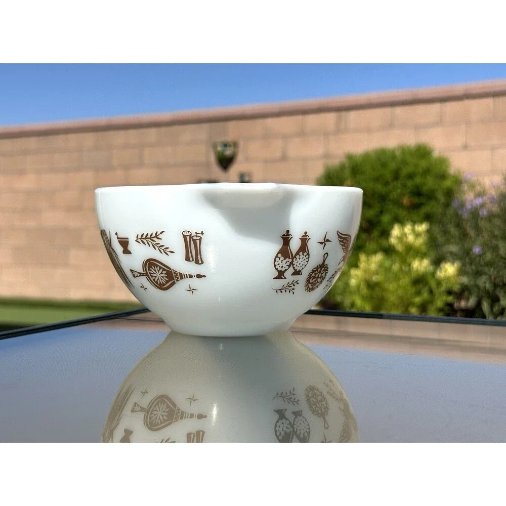 Vintage Pyrex Mixing Bowl #441 Early American Cinderella 1-1/2 PT White Brown
